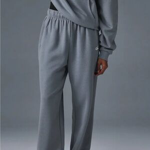 alo yoga Accolade Straight Leg Sweatpant in steel grey